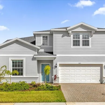 8 Bedrooms- 6 Bathrooms- Windsor Cay16311Sk